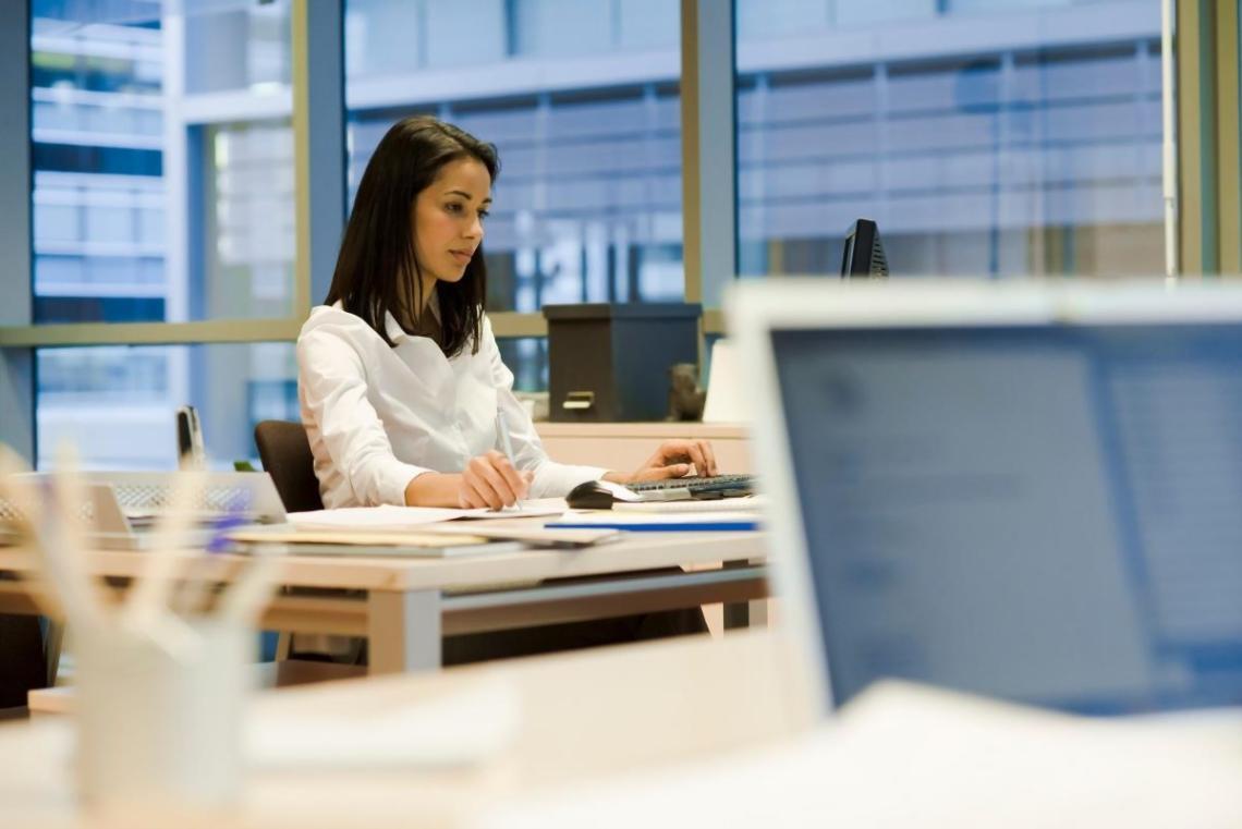 Moderne Lernumgebung mit Fokus auf digitale Bildung