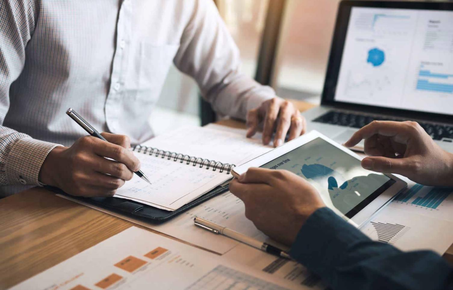 Studierende bei einem Praxisworkshop